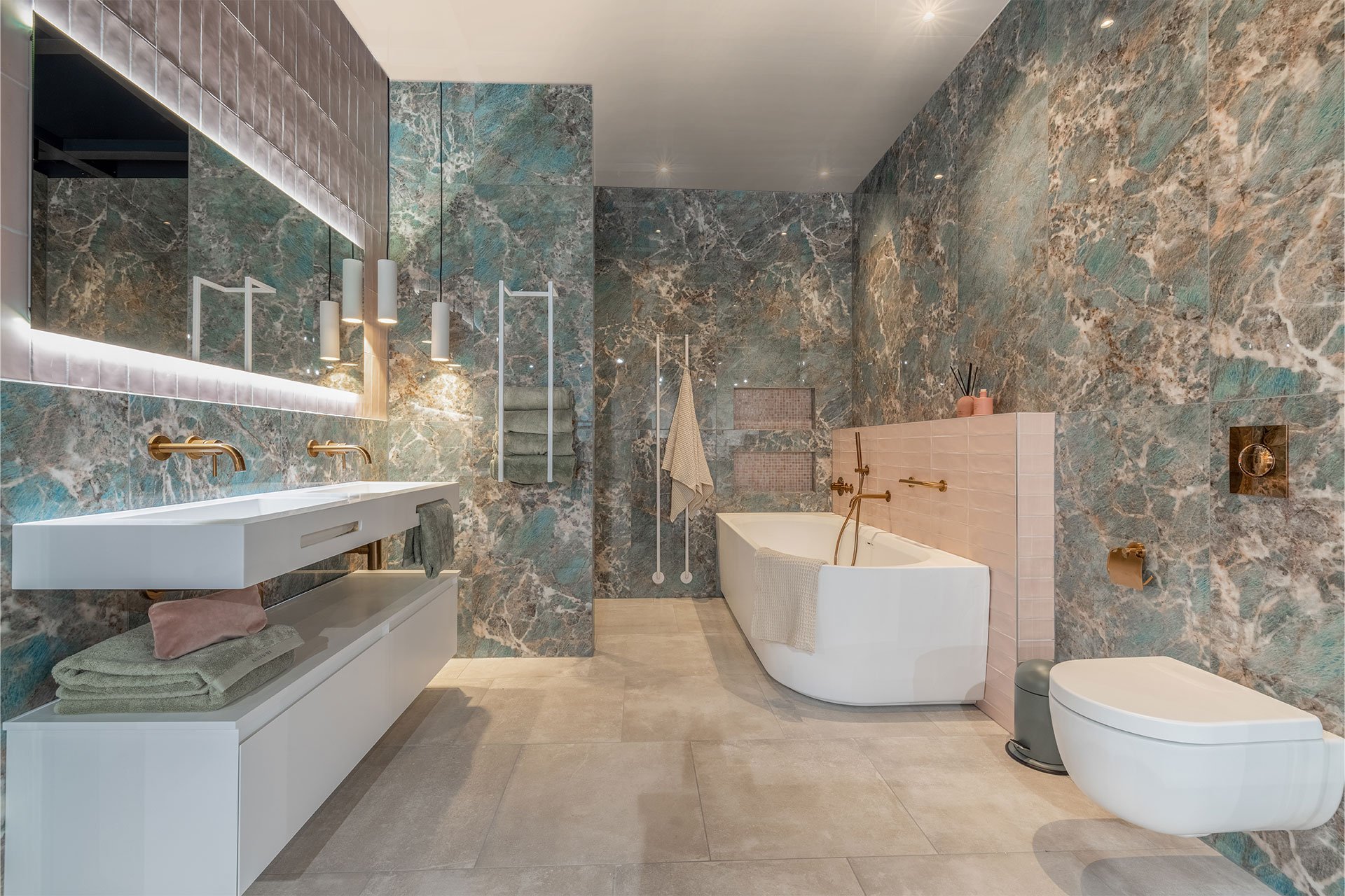 Robinets de baignoire De luxe en laiton doré robinet de salle de bains  mitigeur Robinet de douche mural à main fixé au mur Ensembles de robinets  de