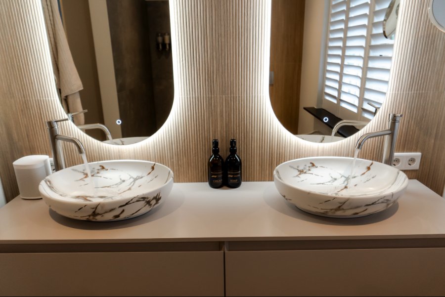 binnenkijken klassieke badkamer Maria Elena