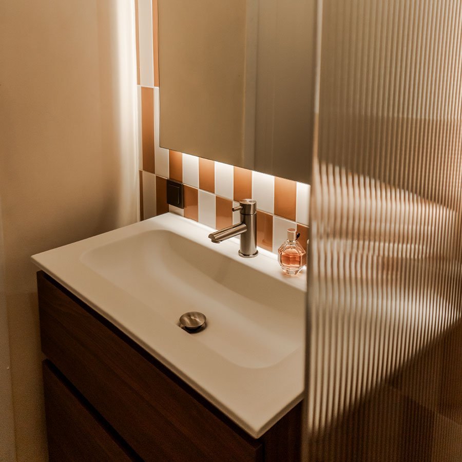 Speels tegelpatroon in badkamer Lotte