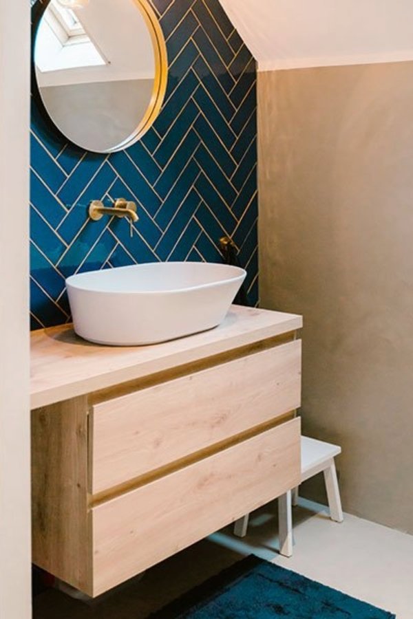 Warme badkamer wasbak blauw