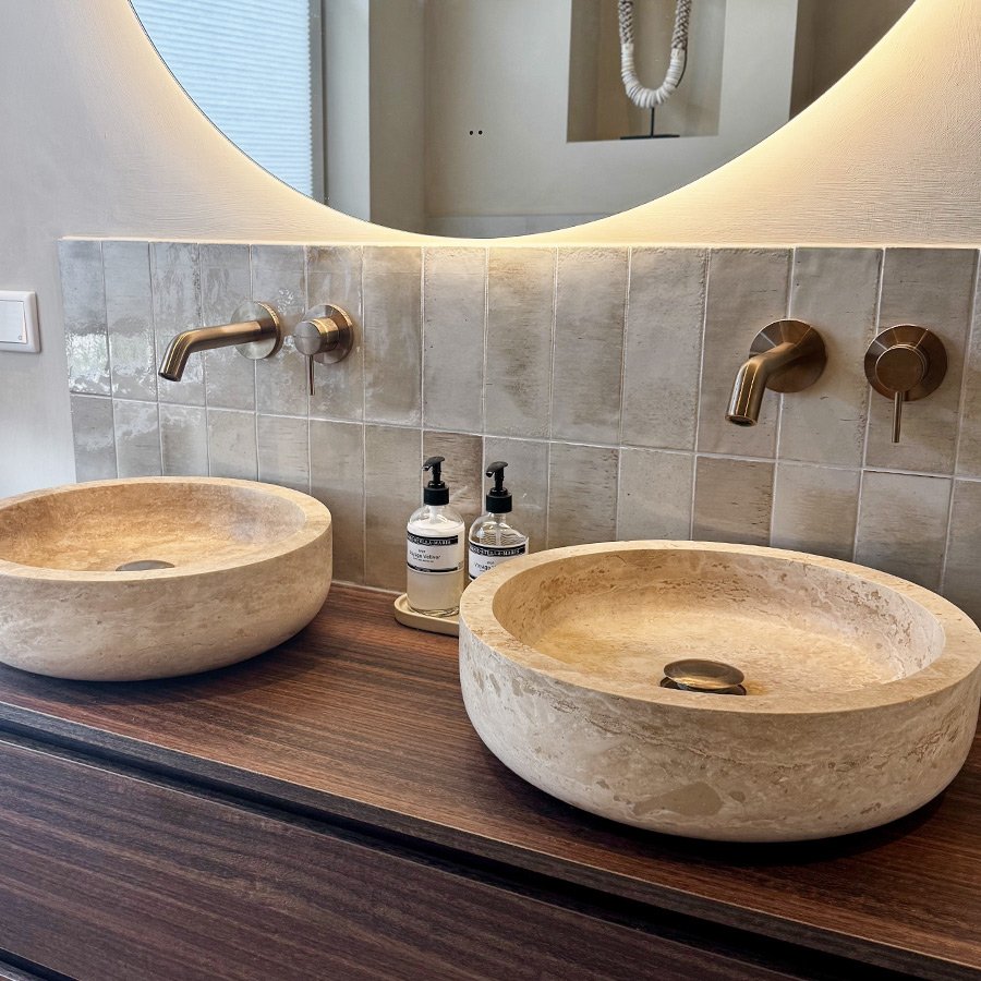 Binnenkijken bij de beige badkamer van Jette