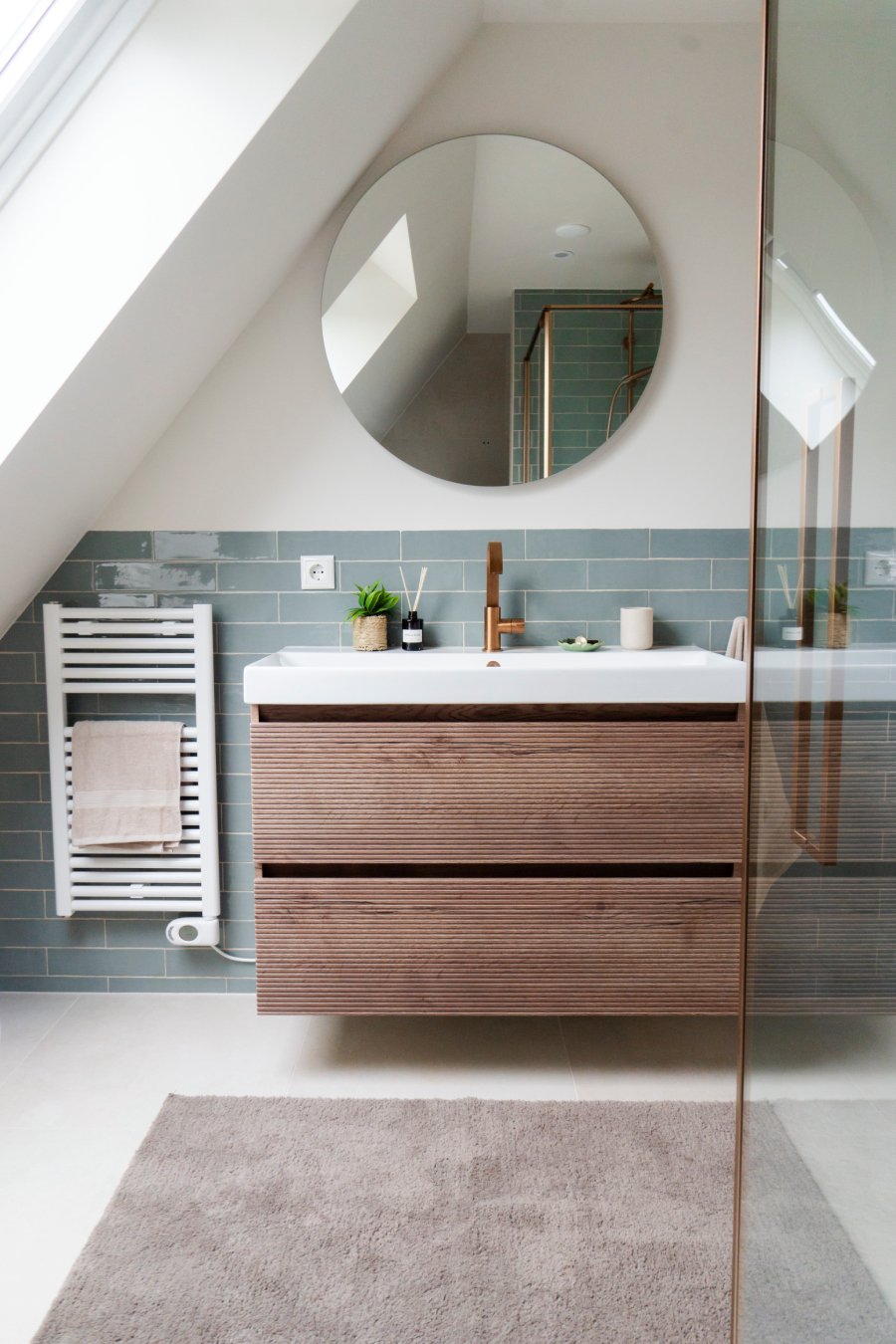 binnenkijken badkamer vleugje kleur koper Jorien Roel