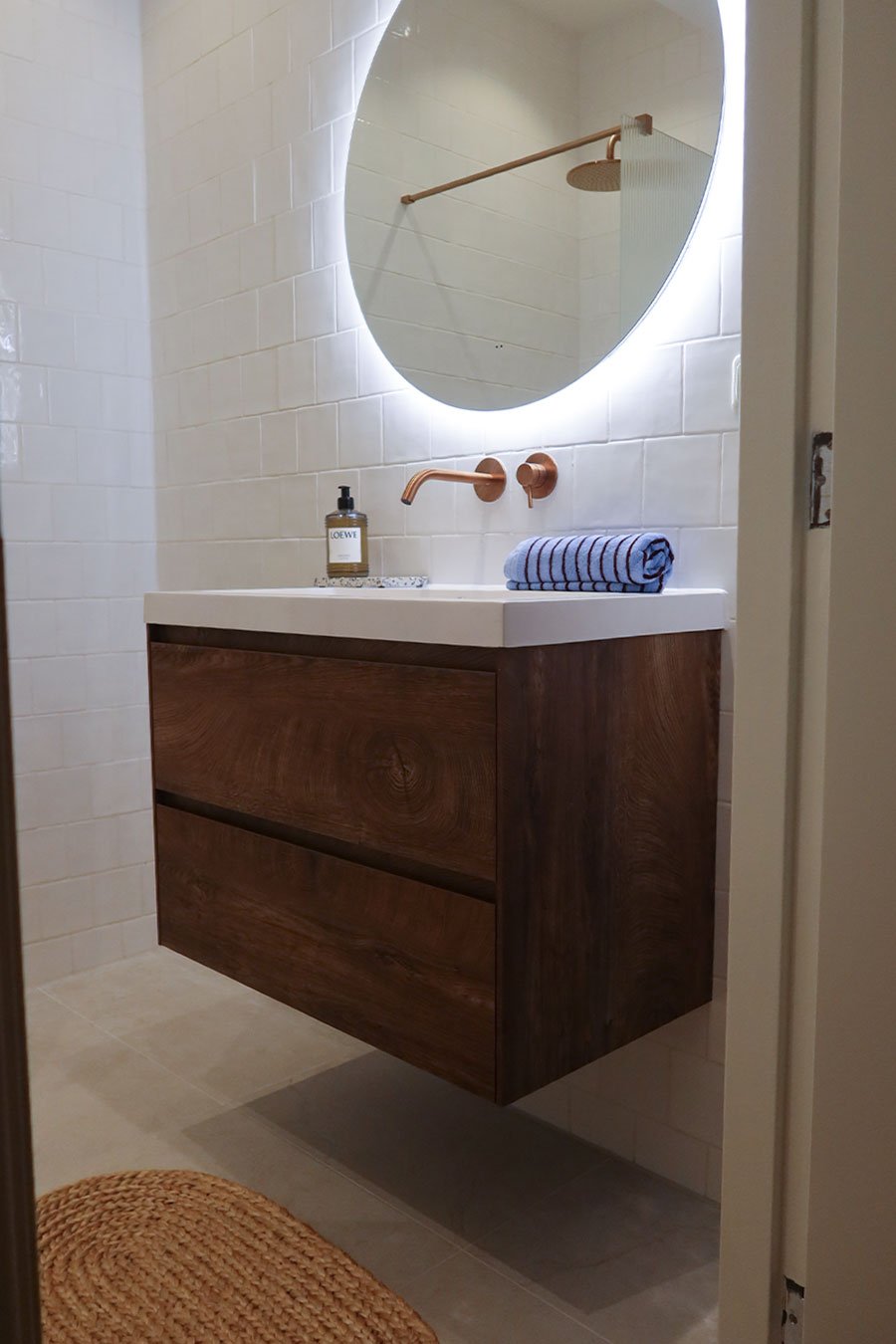 binnenkijken moderne badkamer Annelijn