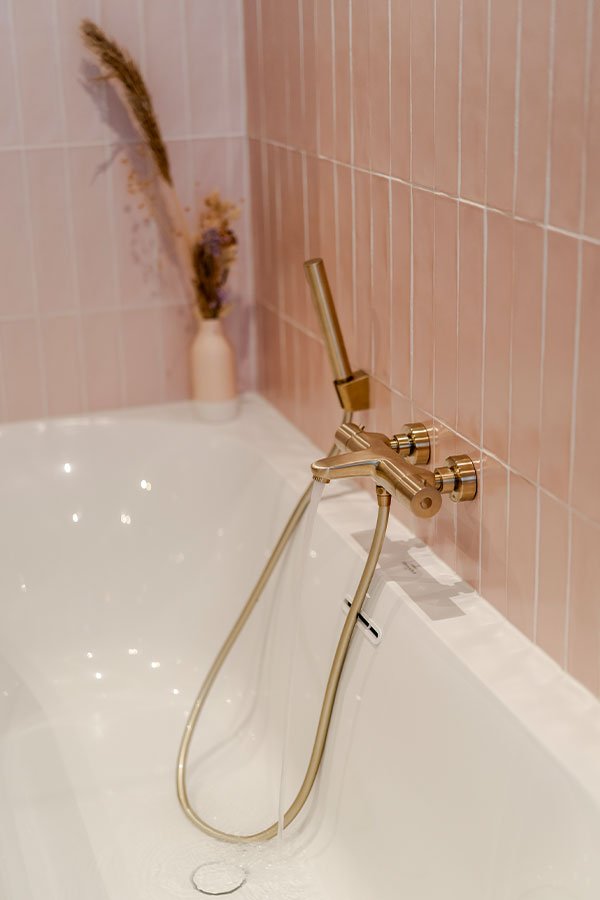 Salle de bains Boho robinets de baignoire dorés