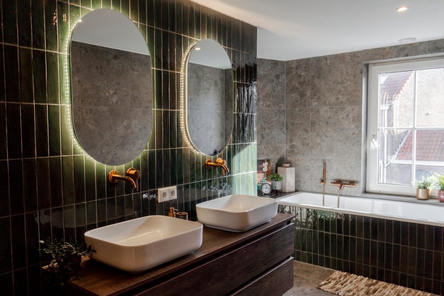 De donkergroene hotel chique badkamer van Katja en David
