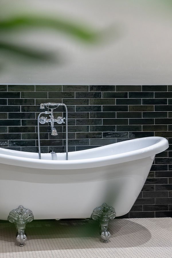 Wylde Woonboerderij klassieke badkamer bad op pootjes