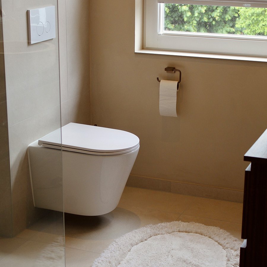 Binnenkijken in de beige badkamer van Jette