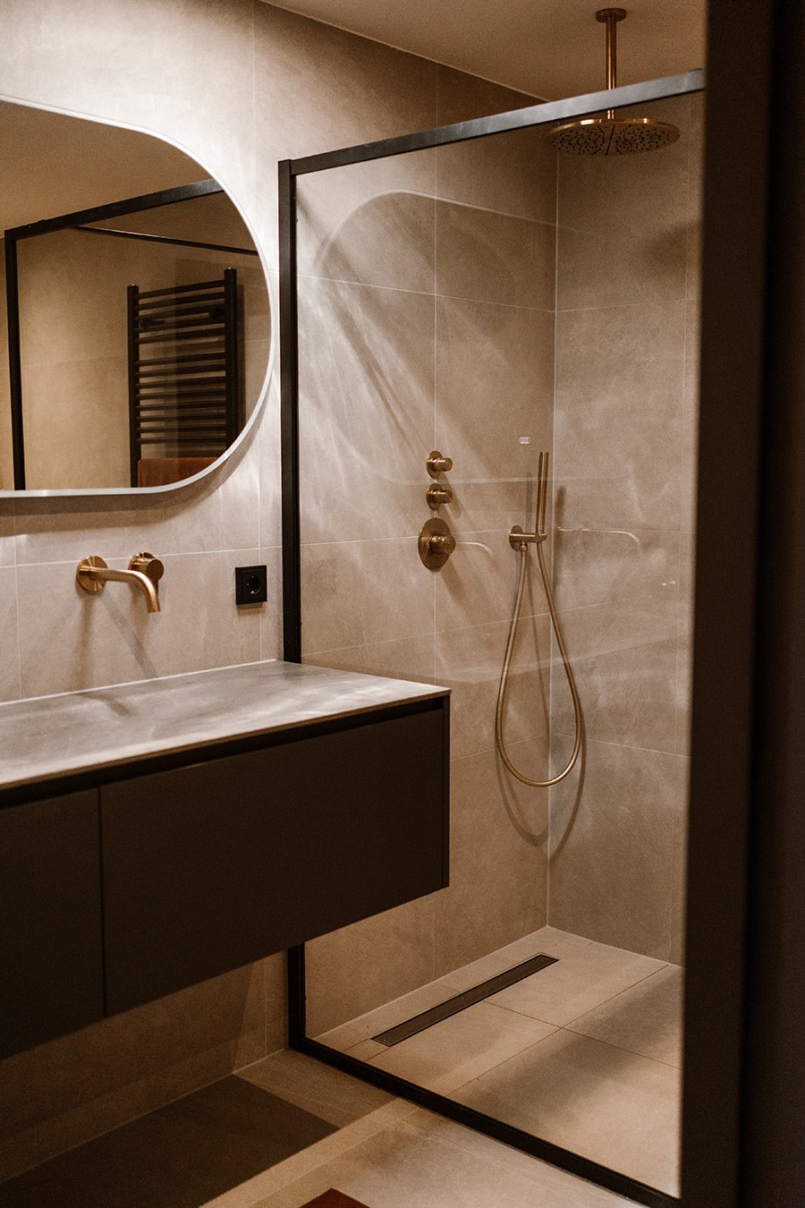 binnenkijken luxe badkamer Lisa