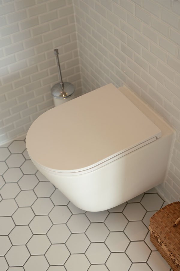 Toilettes salle de bains blanche