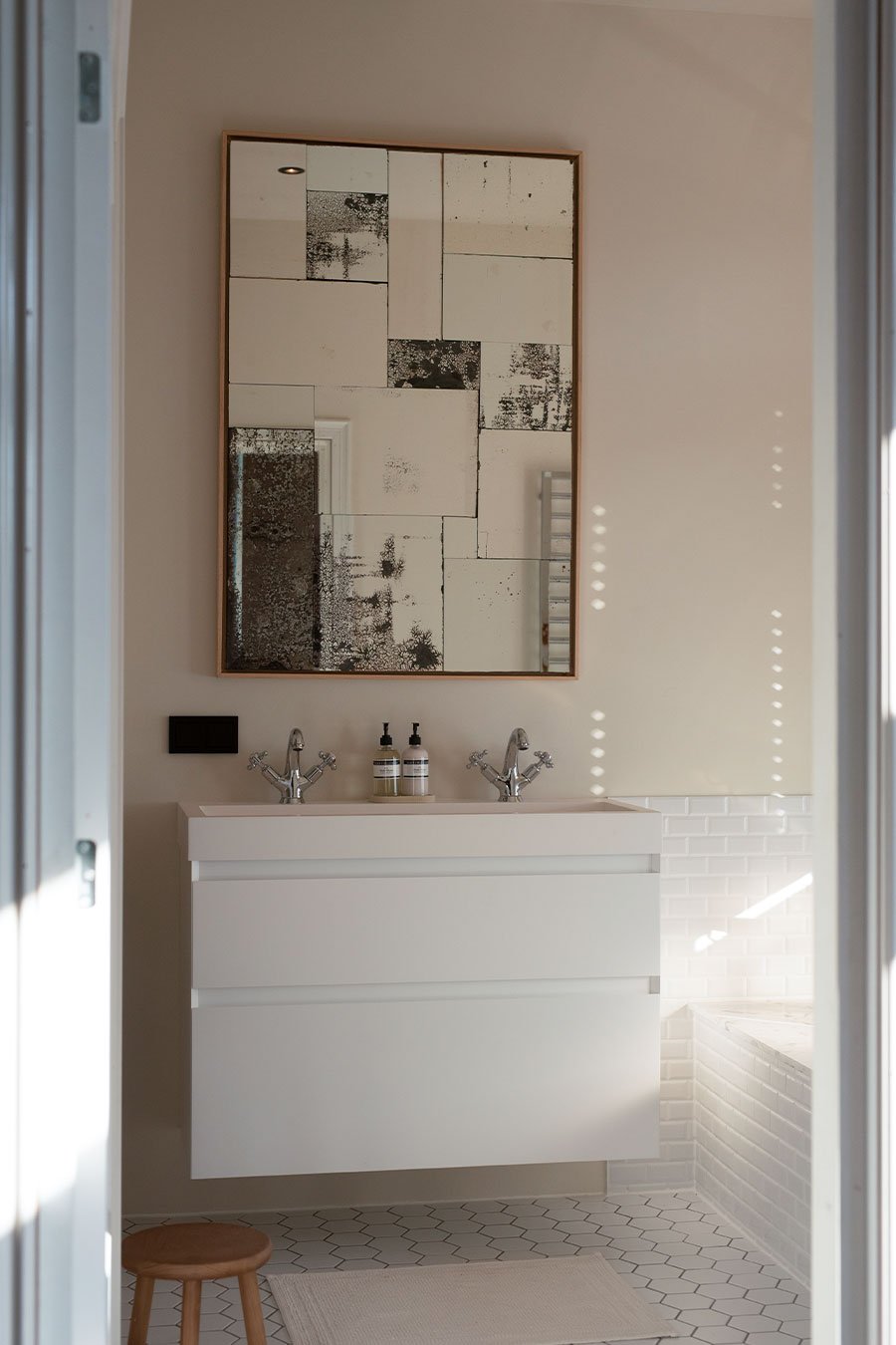 binnenkijken klassieke badkamer Maria Elena