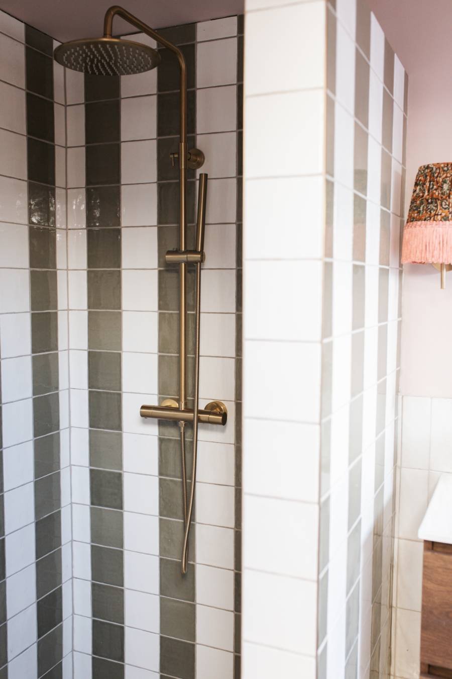 Salle de bains riche en couleurs de Merel & Henk