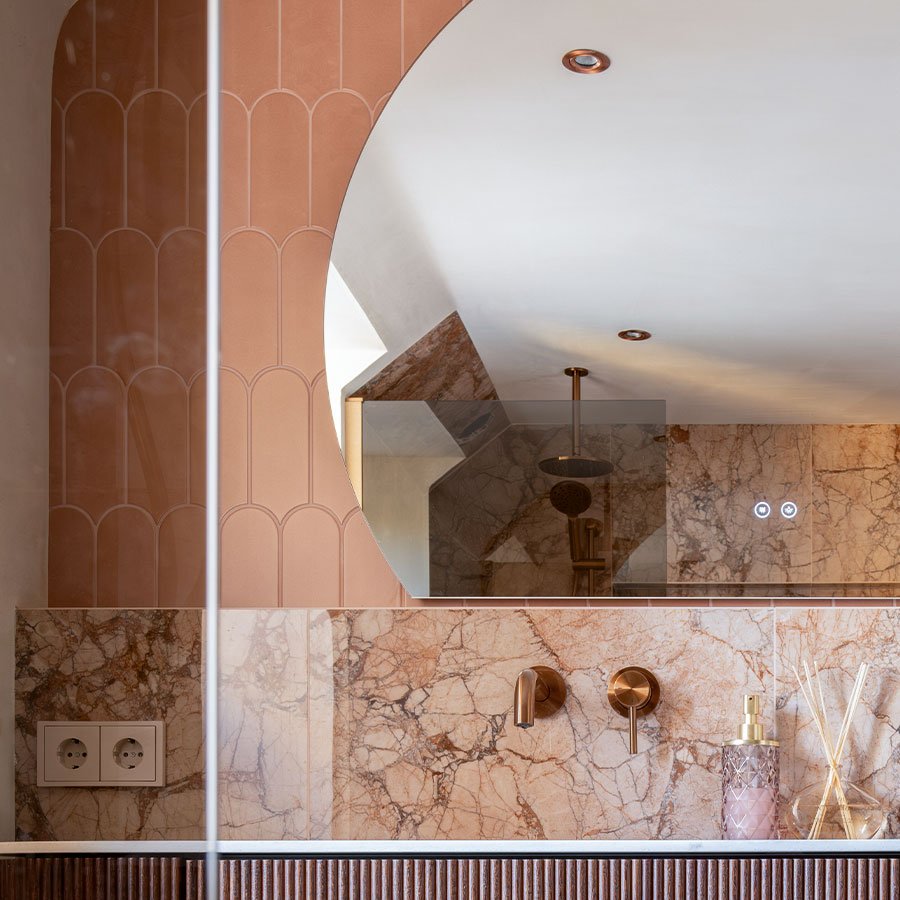 Badkamer Monique en Joost roze