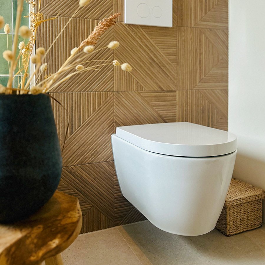 Houtlook wandtegel met wandtoilet