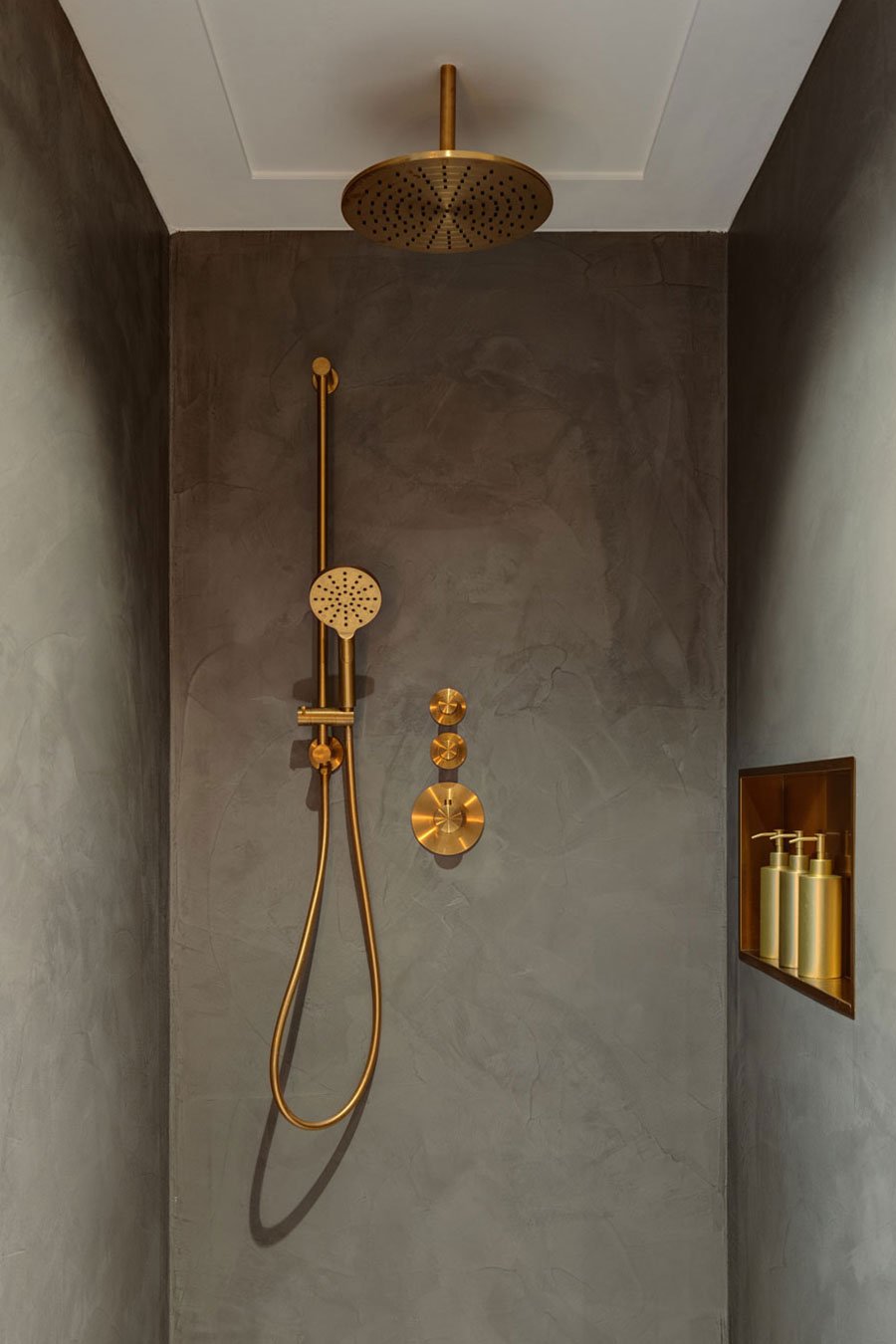 Altaar Elegantie Circulaire Binnenkijken bij een luxe badkamer met 'Hotel chic-gevoel' | Sanitairwinkel