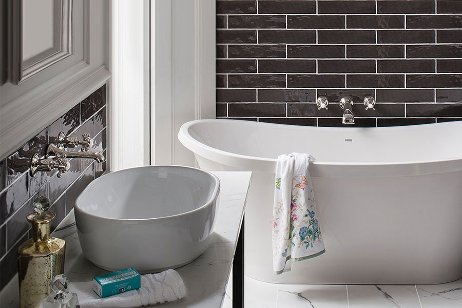 badkamer modern tijdloos grijstinten stijl chroom rvs