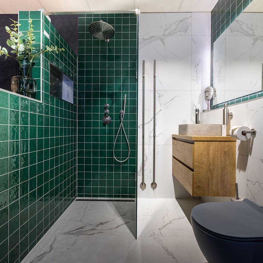 salle de bains verte douche à l'italienne