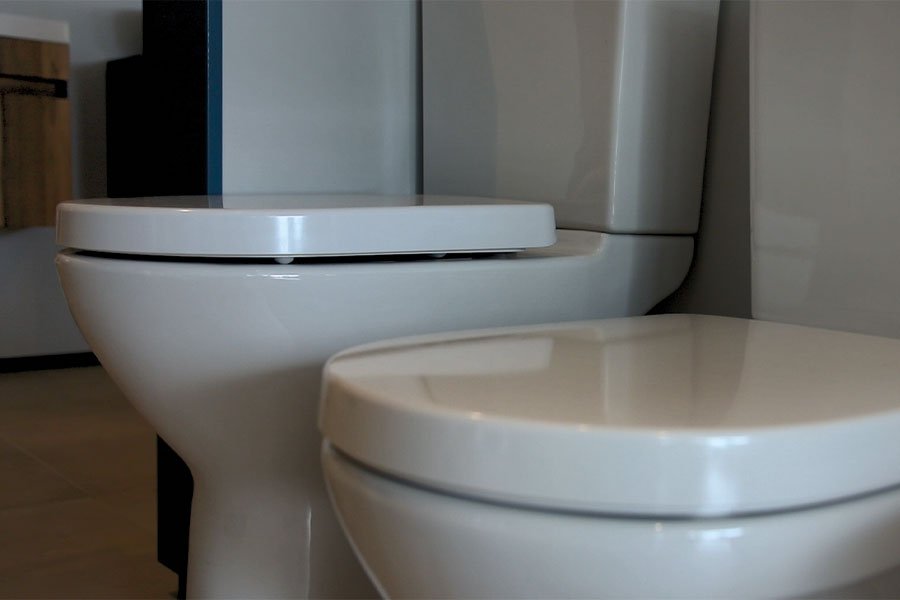 Levensloopbestendige badkamer verhoogd toilet