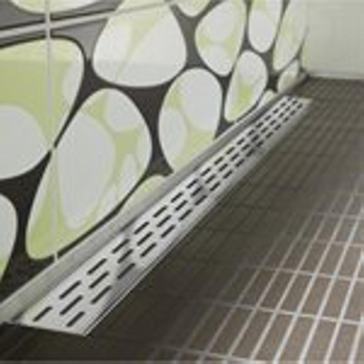 Aco ShowerDrain C caniveau de douche en inox avec flasque de sol, grille noire 70mm de large, siphon 50mm, 885mm de profondeur d'encastrement 92mm avec sortie latérale.
