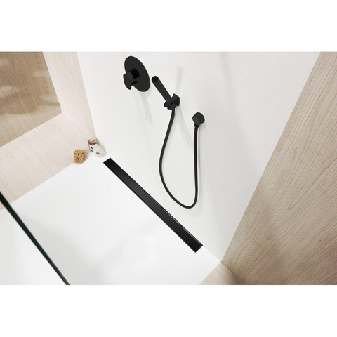 Aco ShowerDrain C caniveau de douche acier inoxydable avec bride de plancher avec grille massive, 70mm de large, garde d'odeur 30mm 685mm profondeur d'encastrement 65mm avec sortie latérale noir signal SW157271