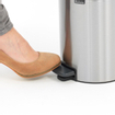 Brabantia NewIcon Poubelle à pédale - 5 litres - seau intérieur en plastique - acier mat SW237265