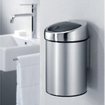 Brabantia Touch Bin Poubelle - mur - 3 litres - seau intérieur en plastique - acier mat résistant aux empreintes digitales SW237279