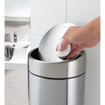 Brabantia Poubelle 5L avec seau intérieur synthétique Matt Steel Fingerprint Proof SW237288