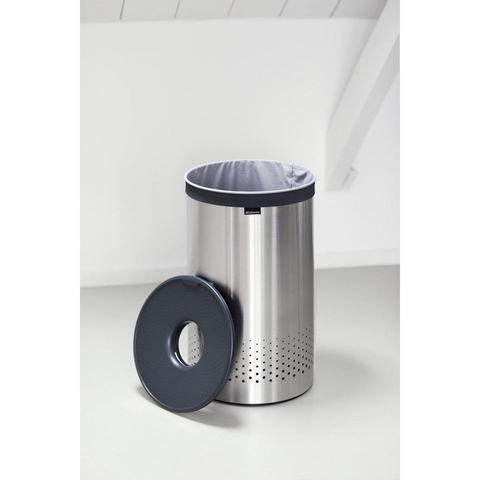 Brabantia Panier à linge 60L avec couvercle synthétique dark grey et sac à linge amovible Matt Steel SW237307