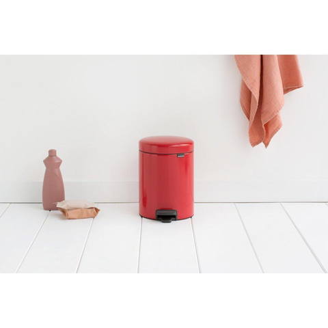 Brabantia Pedaalemmer - 5 liter - newIcon kunststof binnenemmer - passion red SW237256