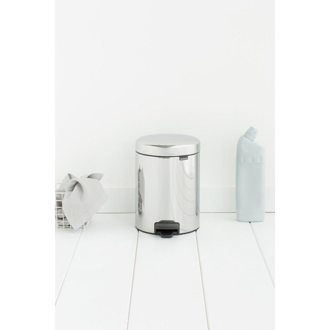 Brabantia Newlcon Poubelle à pédale 5L avec seau intérieur synthétique Brilliant Steel SW237264