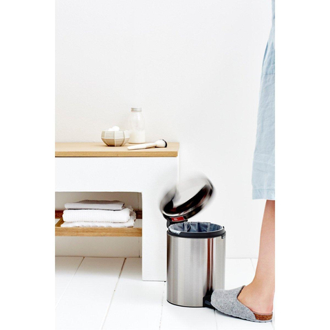 Brabantia Poubelle à pédale 5L avec seau intérieur synthétique Matt Steel Fingerprint Proof SW237266
