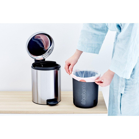 Brabantia Poubelle à pédale 5L avec seau intérieur synthétique Matt Steel SW237265
