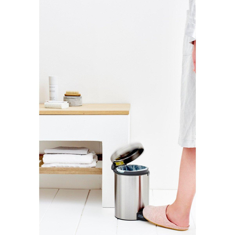 Brabantia Newlcon Poubelle à pédale 3L Avec seau intérieur synthétiqueMatt Steel SW237252