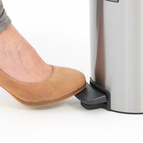 Brabantia Newlcon Poubelle à pédale 3L Avec seau intérieur synthétiqueMatt Steel SW237252