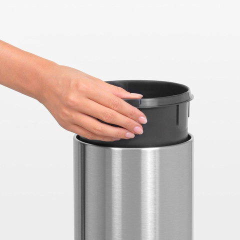 Brabantia Poubelle à Poussoir 3L avec seau en synthétique Matt Steel Fingerprint Proof SW237279