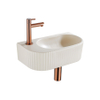 QeramiQ Fuente Fonteinset - 40x21.5x12cm - links - geribbeld - halfrond - 1 kraangat - keramiek - fonteinkraan geborsteld koper - afvoerplug - verlaagd sifon - beige SW1233044