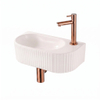 QeramiQ Fuente Fontein - 40x22x12cm - ribbel - halfrond - fonteinkraangat rechts - keramiek - fonteinkraan geborsteld koper - verlaagd sifon - afvoerplug - linnen SW1583220