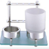Woodynox tandenborstelhouder met 2 drinkglazen messing verchroomd melk glas 17,4x12,5x h13cm SW3337 Woodynox tandenborstelhouder met 2 drinkglazen messing verchroomd melk glas 17,4x12,5x h13cm SW3337