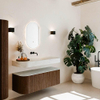 MONDIAZ THOR-DLUX 130cm meuble de salle de bains arrondi gauche + droite couleur Walnut avec 1 tiroir et 2 portes. Vasque suspendue CLOUD Milieu sans trou de robinet couleur Opalo. SW1463620
