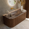 MONDIAZ KURVE-DLUX 110cm badmeubel ronding Links + Rechts kleur Walnut met 1 lade en 2 deuren. Wastafel CLOUD Midden zonder kraangat Sombra. SW1433634