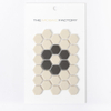SAMPLE The Mosaic Factory London carrelage mosaïque 2,3x2,3x0,6cm hexagone porcelaine non émaillée carreau de sol pour intérieur et extérieur résistant au gel 4 fleurs p par feuille blanc avec noir SW862077