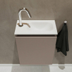 MONDIAZ TURE Kit lave-mains - 40x23x50cm - 1 trou de robinet - 1 porte - fumée mate - Lavabo à droite - Solid Surface Blanc SW474950