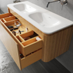 Saniclass Terra Ensemble meuble de salle de bain - 120x42x45,5 cm - lavabo en surface solide blanc mat - 2 vasques - 2 tiroirs - Sandwood (chêne clair) SW1447032