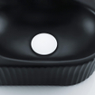 QeramiQ Fuente Ensemble de Lavabo - 40x21.5x12cm - gauche - strié - demi-rond - 1 trou de robinet - céramique - ensemble de robinet blanc mat - bouchon de vidange - siphon abaissé - noir mat SW1233010