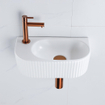 QeramiQ Fuente Ensemble de Lavabo - 40x21.5x12cm - gauche - strié - demi-rond - 1 trou de robinet - céramique - ensemble de robinet en cuivre brossé - bouchon de vidange - siphon abaissé - blanc mat SW1233040