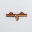 FugaFlow Eccelente Robinet de baignoire thermostatique avec douchette ronde, support de douchette et flexible de douche lisse Cuivre brossé PVD (cuivre) SW1469099