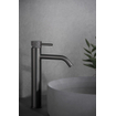 Wiesbaden Ribbd XL wastafelkraan hoog met coldstart gunmetal PVD SW632110