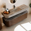 MONDIAZ THOR-DLUX 150cm badmeubel ronding links + rechts kleur Walnut met 1 lade en 2 deuren. Vrijhangende wastafel CLOUD Midden 1 kraangat kleur Oza. SW1464863