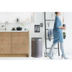 Brabantia Touch Bin Poubelle - 40 litres - seau intérieur en plastique - platinum - matt Steel SW1117330