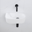 QeramiQ Fuente Ensemble de Lavabo - 40x21.5x12cm - strié - demi-rond - céramique - ensemble de robinet noir mat - bouchon de vidange - siphon abaissé - blanc mat SW1233087
