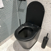 QeramiQ Dely WC sans bride avec bâti-support Grohe, plaque de commande noire mate ovale et cuvette avec abattant Noir mat SW656915